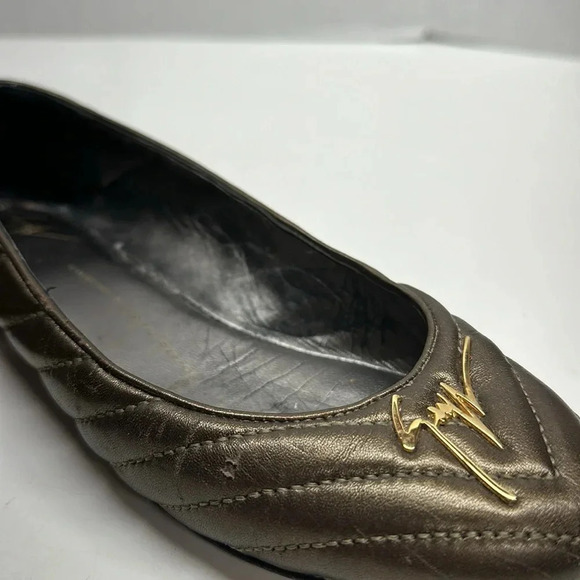 Giuseppe Zanotti Ballet Flats Slip On Shoes Quilted Leather Gold Logo Size 7.5 - Picture 10 of 11